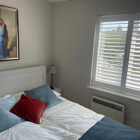 2 Bedroom House In Central Windsor - The Town 外观 照片